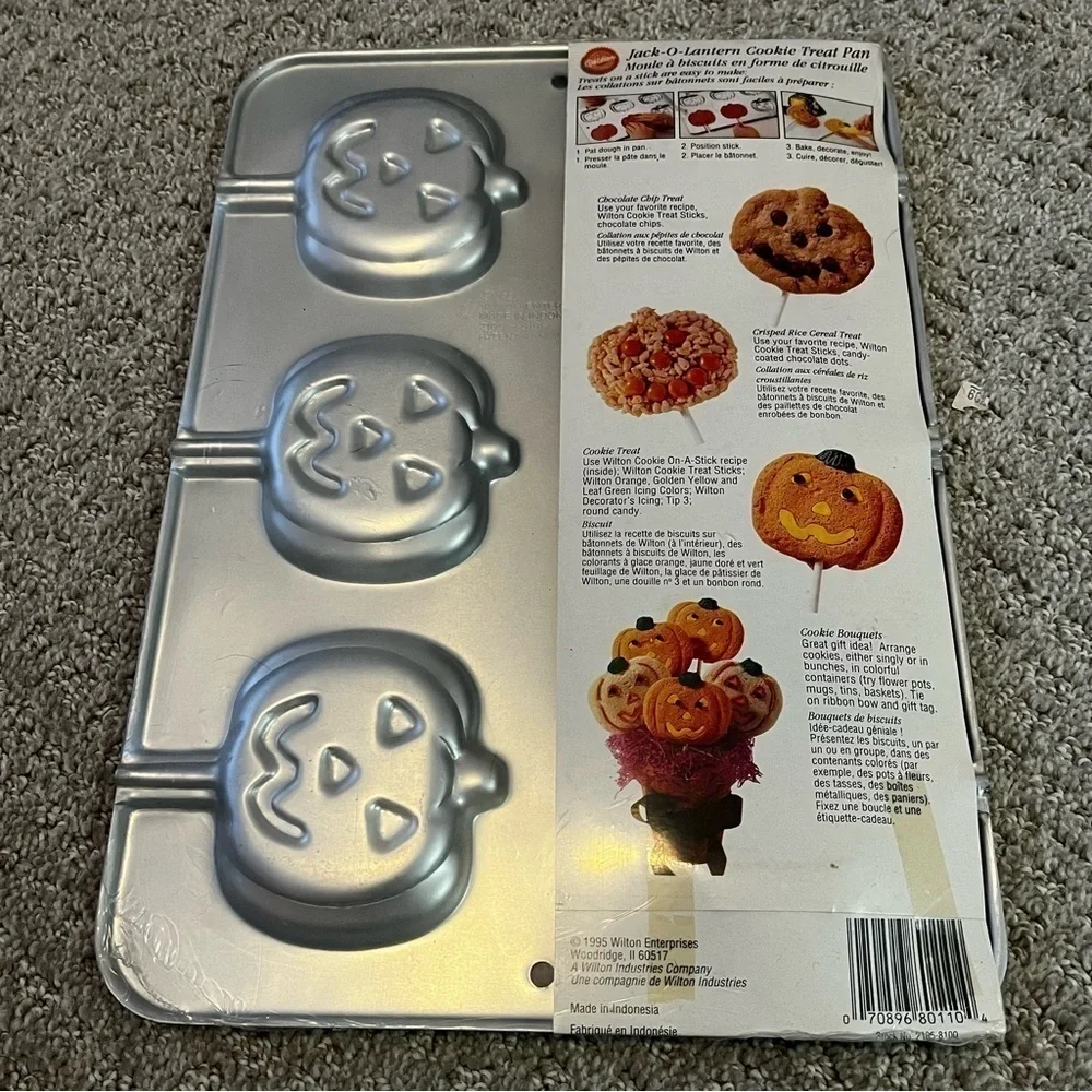 Wilton Halloween Jack-O-Lantern Cookie Treat Pan Pumpkin NEW Vintage 3D Cake Pan
